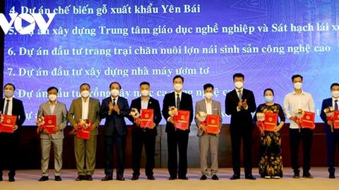 Yên Bái trao quyết định đầu tư cho 9 dự án, với tổng số vốn gần 1.500 tỷ đồng