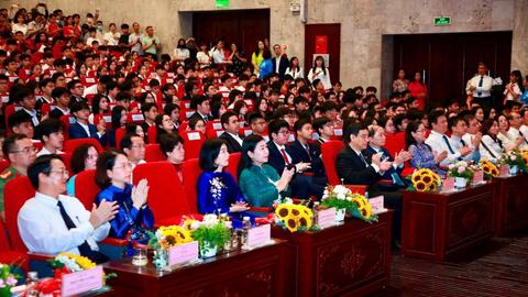 Ở đâu có học sinh chăm ngoan, thầy cô tâm huyết... ở đó thành tựu sẽ nở hoa