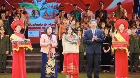 Cô học trò tiêu biểu người dân tộc Khmer vùng Đất Mũi