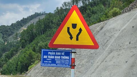 Hà Nội lắp đặt thêm biển báo giao thông trên cao tốc, quốc lộ