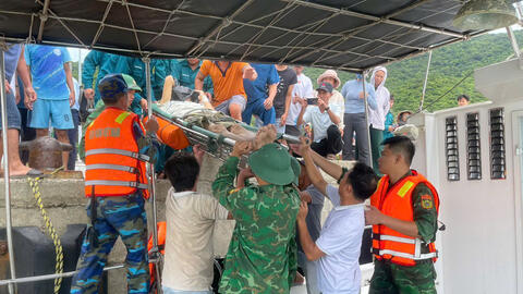 Đà Nẵng: Kịp thời đưa 2 người bệnh nặng ở Cù Lao Chàm vào bờ cấp cứu