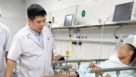 Bác sĩ cảnh báo nguy cơ khi tự ý rút dị vật đâm xuyên cơ thể