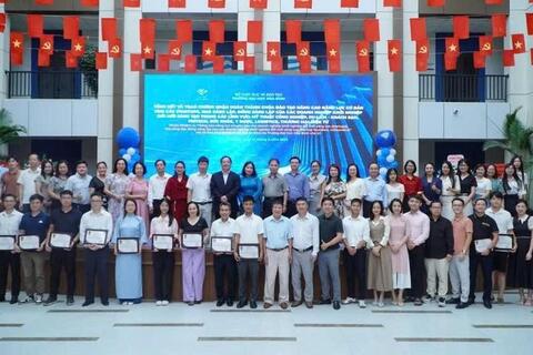 Trao chứng nhận hoàn thành khóa đào tạo khởi nghiệp đổi mới sáng tạo