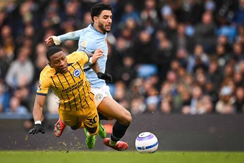 Bão chấn thương bủa vây Man City trước Derby Manchester