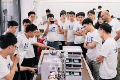 Đại học Đà Nẵng: Vinh danh Thủ khoa, tỏa thơm hoa học tốt