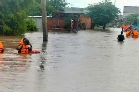 Nhiều trường ở Lâm Đồng cho học sinh nghỉ học để ứng phó mưa lũ