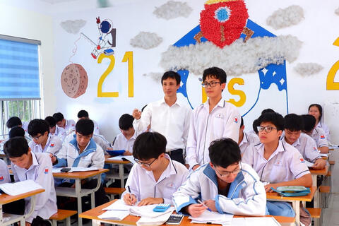 Người thầy truyền cảm hứng, giúp học sinh chinh phục đấu trường quốc tế