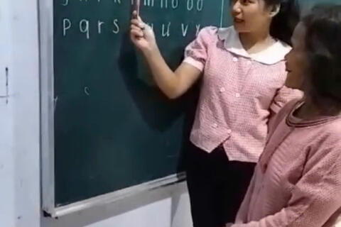 Khát vọng học chữ của những ‘học trò đặc biệt’