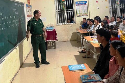 Xóa mù chữ cho người dân ở vùng cao Mường Lý