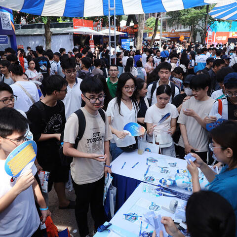 Bộ GD&ĐT lấy ý kiến về việc duy trì hay bỏ xét tuyển đại học bằng học bạ