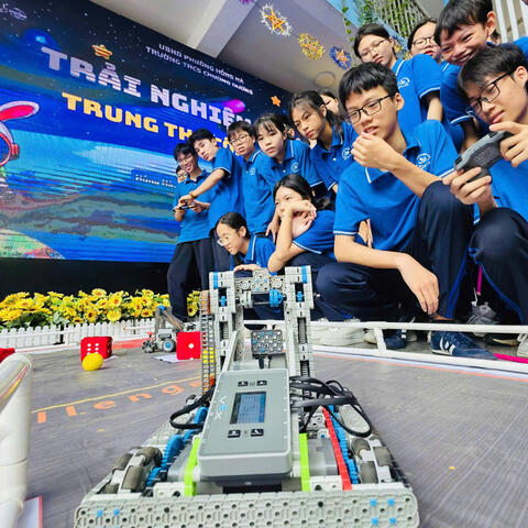 Học sinh Thủ đô thích thú với trải nghiệm STEM