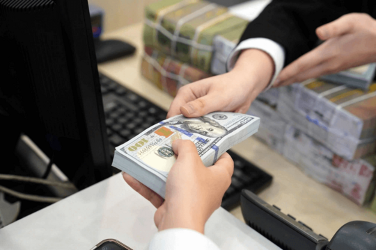 Kiều hối cuối năm tăng tốc: Dòng tiền bền bỉ và cuộc đua dịch vụ ngân hàng