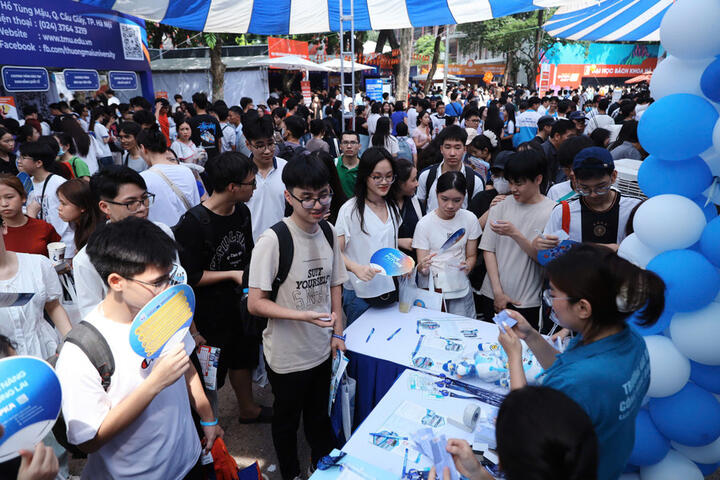 Bộ GD&ĐT lấy ý kiến về việc duy trì hay bỏ xét tuyển đại học bằng học bạ
