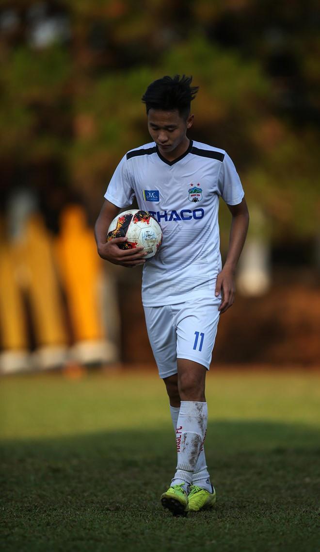 10 cau thu tre nhat du v-league 2020: binh duong