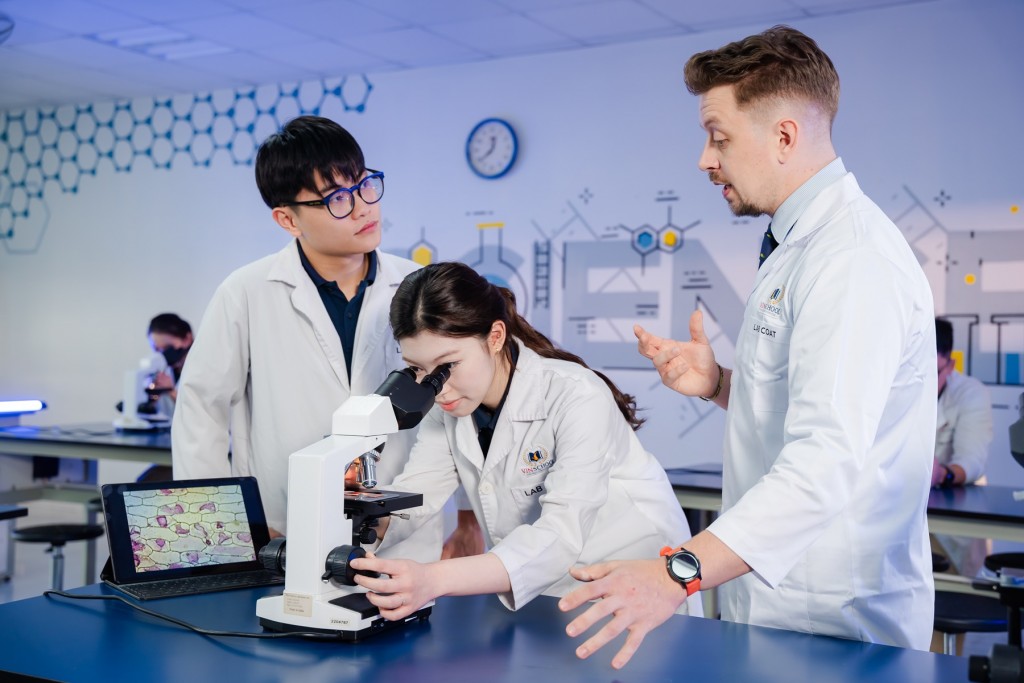 Học sinh Vinschool được khuyến khích tự học, tự nghiên cứu, sáng tạo và được cố vấn học tập đồng hành xuyên suốt các năm THPT