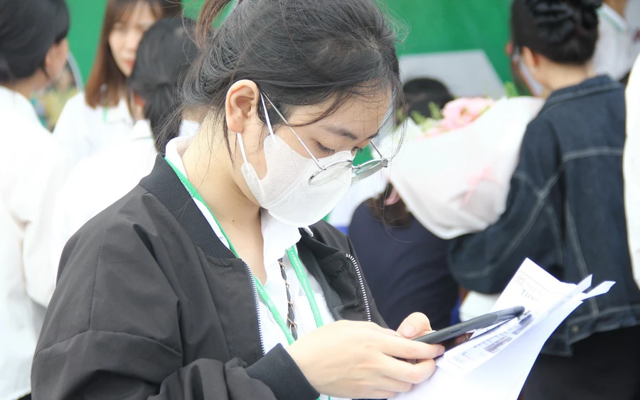 Sinh viên Học viện Nông nghiệp Việt Nam tham gia Ngày hội việc làm và kết nối doanh nghiệp năm 2025.