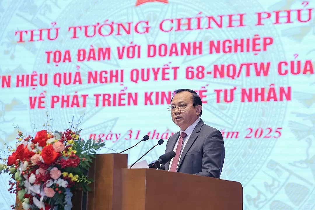 Thứ trưởng Bộ Tài chính Lê Tấn Cận trình bày báo cáo về tình hình phát triển kinh tế tư nhân - Ảnh: VGP/Nhật Bắc