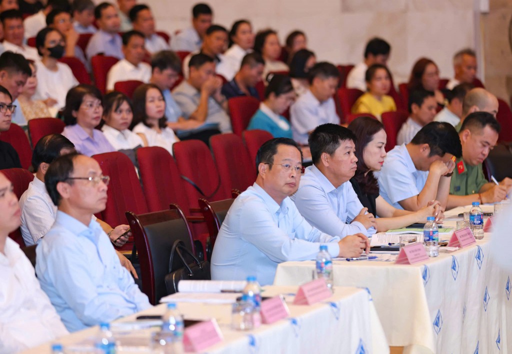 Các đại biểu tham dự Hội nghị hướng dẫn coi thi tuyển sinh vào lớp 10. (Ảnh: Thanh Tùng)