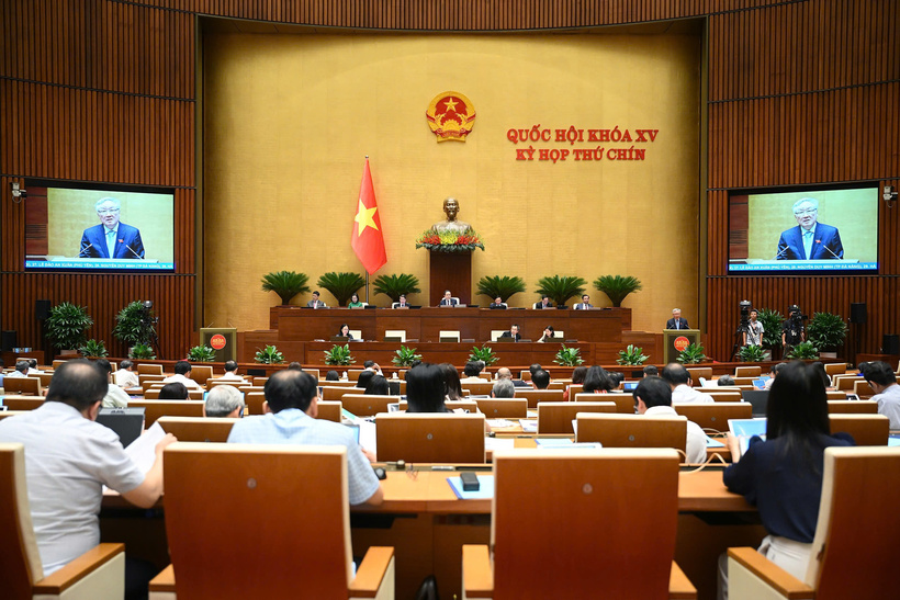 Phó Thủ tướng Thường trực Chính phủ Nguyễn Hòa Bình trả lời nội dung đại biểu Quốc hội quan tâm. Ảnh: VPQH