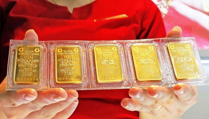 Giá vàng hôm nay 12/8 giảm 500 ngàn đồng, trượt khỏi mốc 124 triệu đồng/lượng