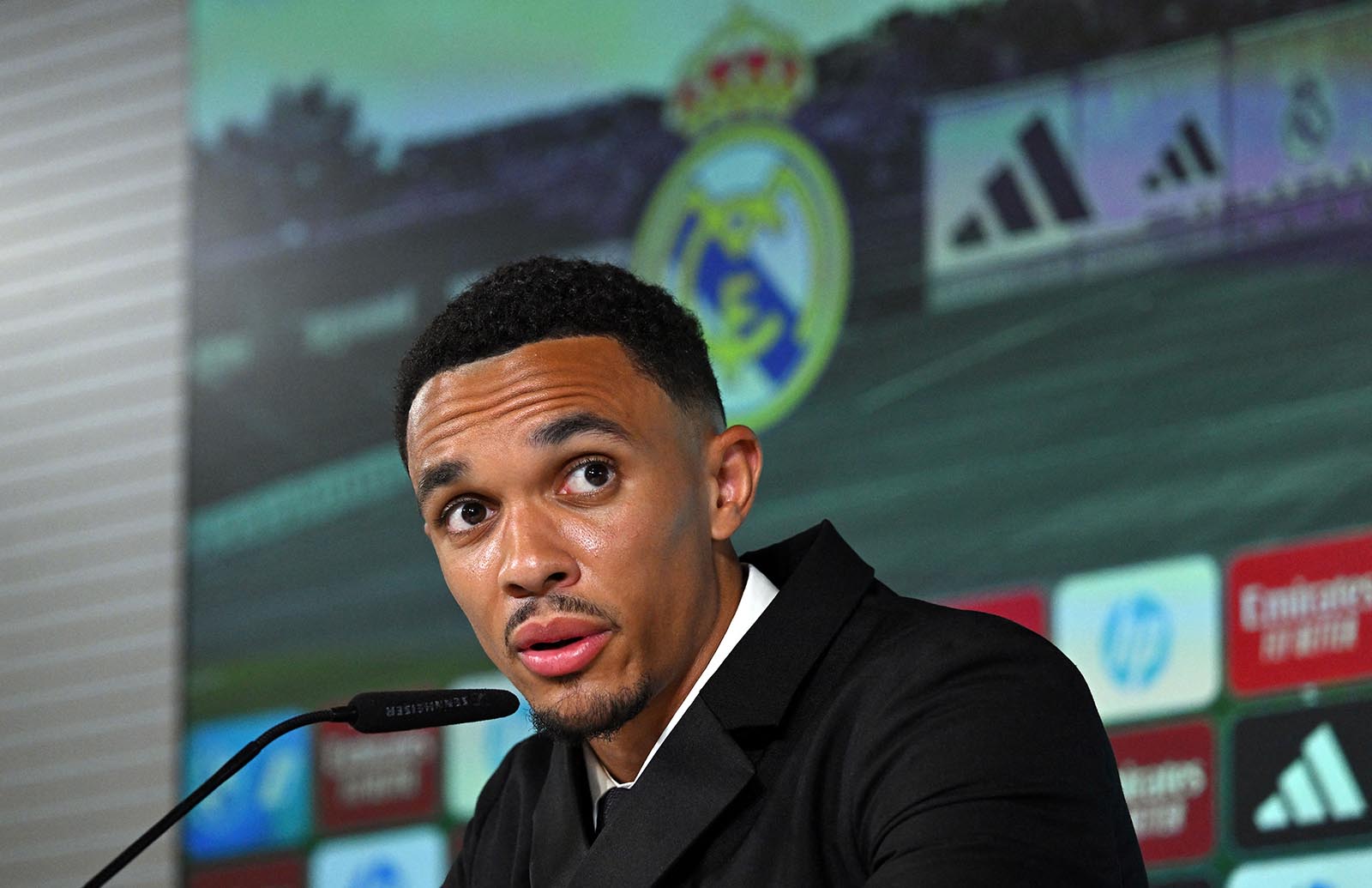 Trent Alexander-Arnold cần thêm thời gian để hoàn thiện dưới bàn tay Xabi Alonso. Ảnh: AFP