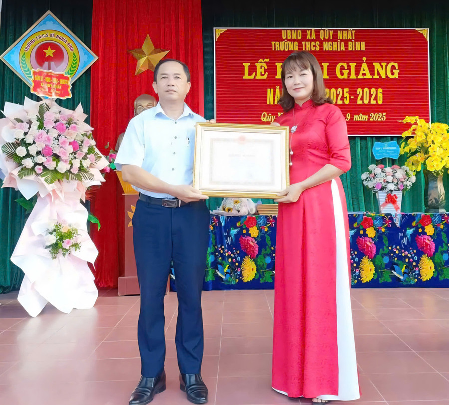 Năm học 2024–2025, Trường THCS Nghĩa Bình vinh dự nhận Bằng khen của Chủ tịch UBND tỉnh Nam Định cho danh hiệu tập thể lao động xuất sắc.