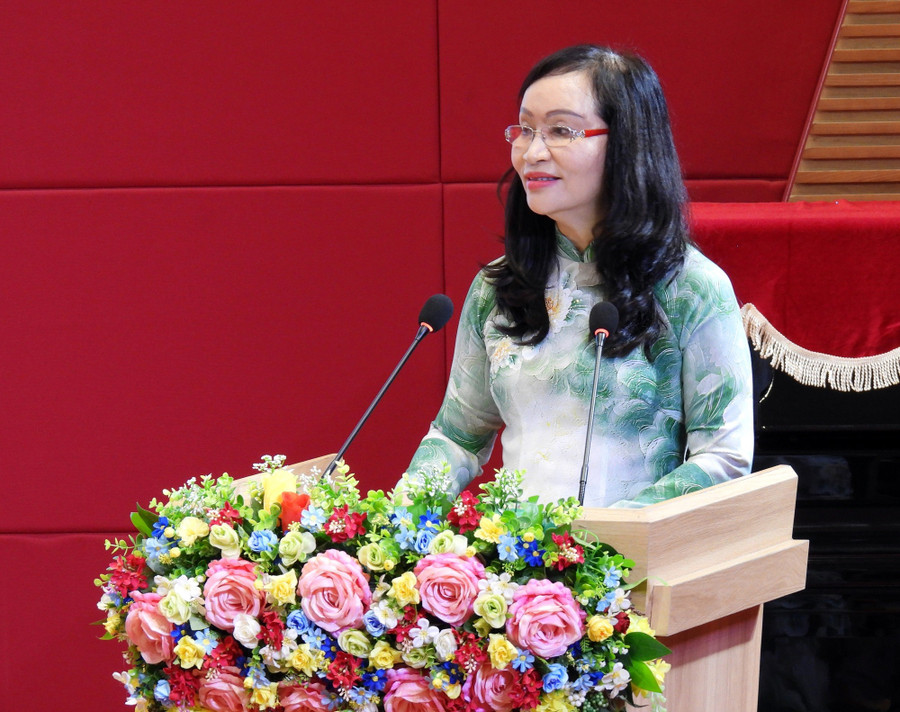 TS Đặng Thị Ngọc Lan - Phó Hiệu trưởng Trường ĐH Cửu Long phát biểu tại buổi lễ. dhcl-ky-ket-vks-2.jpg