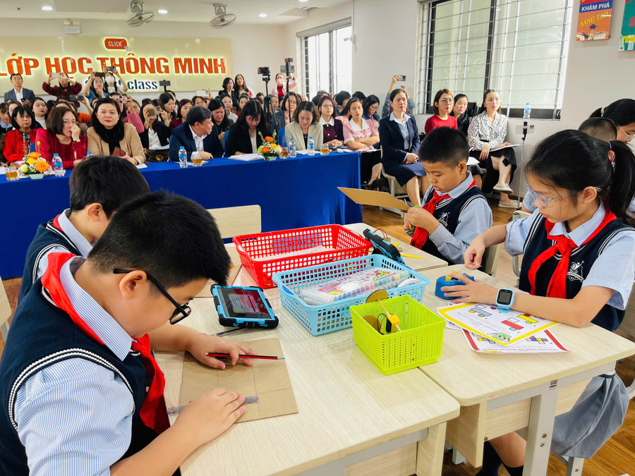 Tiết học diễn ra với không khí sôi nổi, hào hứng. dng-4.jpg