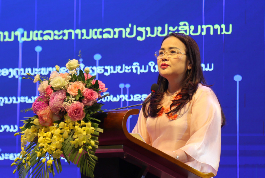 Bà Lê Thị Hương – Giám đốc Sở GD&ĐT Quảng Trị chia sẻ kinh nghiệm triển khai công tác kiểm định chất lượng. hoi-thao-gd-5.jpg