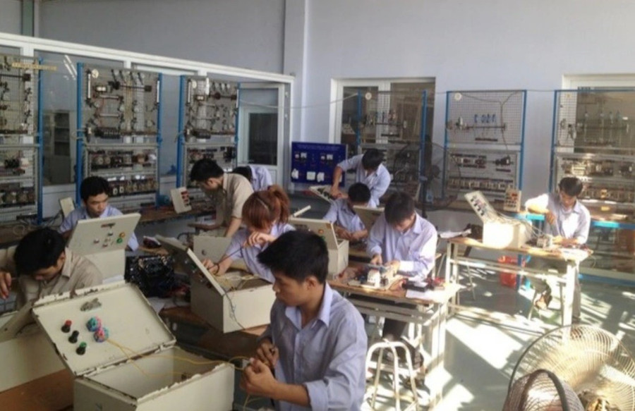 Đào tạo nghề cho học sinh, sinh viên tại Trường Cao đẳng Công nghiệp Huế.