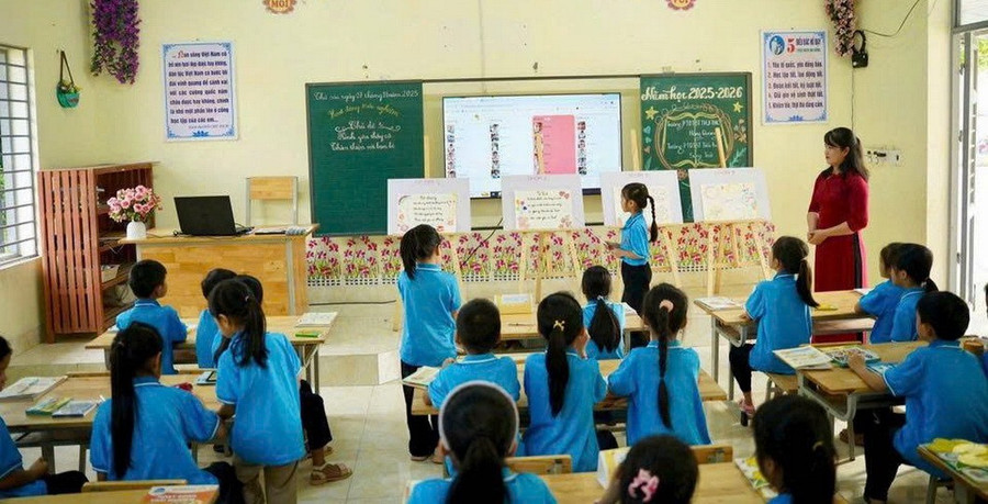 Một lớp học của Trường Phổ thông Dân tộc bán trú (PTDTBT) Tiểu học và THCS Hồng Quang