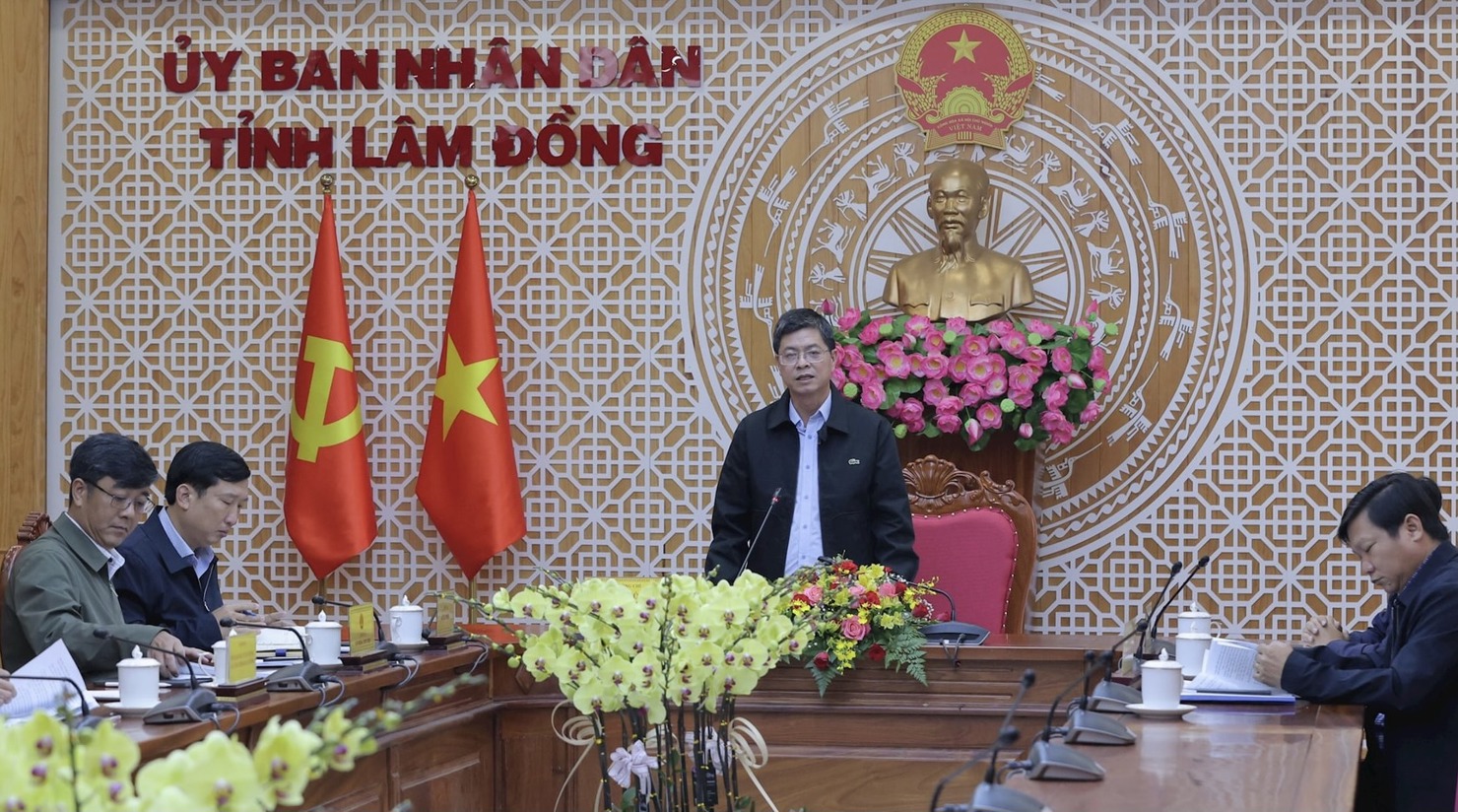 Phó Chủ tịch UBND tỉnh Lâm Đồng Nguyễn Hồng Hải yêu cầu người đứng đầu các sở, ngành, địa phương phải quan tâm, có trách nhiệm, quyết liệt thúc đẩy phát triển nhà ở xã hội. Ảnh: N.N