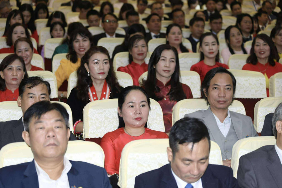 Dự Lễ có hơn 300 đại biểu ưu tú, điển hình tiên tiến xuất sắc được bầu chọn từ Hội nghị điển hình tiên tiến các cấp và các tập thể, cá nhân điển hình tiên tiến trong các phong trào thi đua yêu nước. 6c8895cd-f8fd-4404-b36d-5c3ed7365b03.jpg