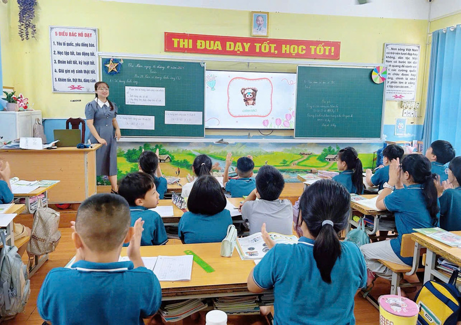 Học sinh hăng say phát biểu, xây dựng bài. z7232072312127-a7796e572a717852c6a755af06cab042.jpg