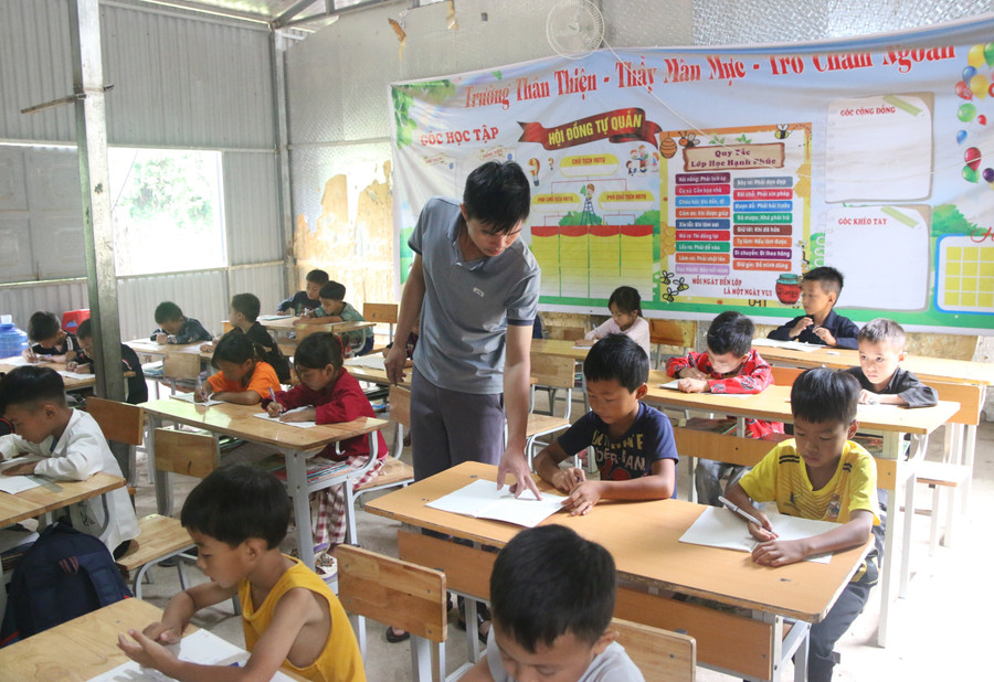 Thầy trò Trường PTDTBT Tiểu học Nậm Chà, xã Mường Mô, tỉnh Lai Châu. nam-cha.jpg