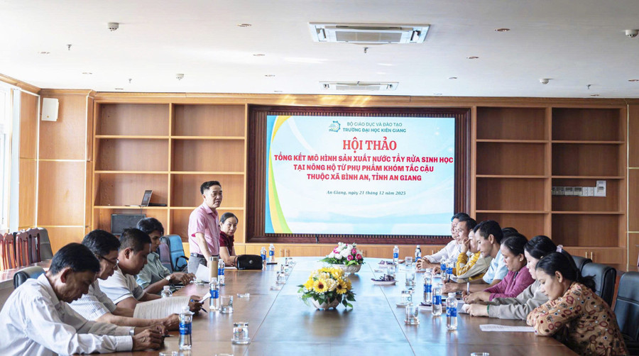 Hội thảo tổng kết mô hình sản xuất nước tẩy rửa sinh học tại nông hộ từ phụ phẩm khóm Tắc Cậu.