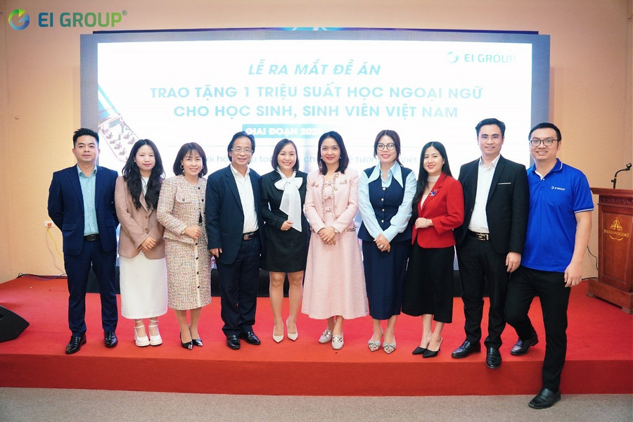 Ban điều hành đề án gồm các thầy cô, chuyên gia trong lĩnh vực giáo dục và đào tạo ra mắt tại chương trình. 5.jpg