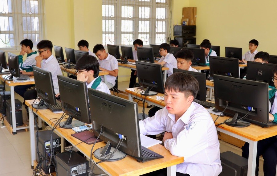 Học sinh tham gia khảo sát PISA 2025. Ảnh: Nguyễn Mạnh thi-tot-nghiep-thpt-tren-may-tinh-3.jpg