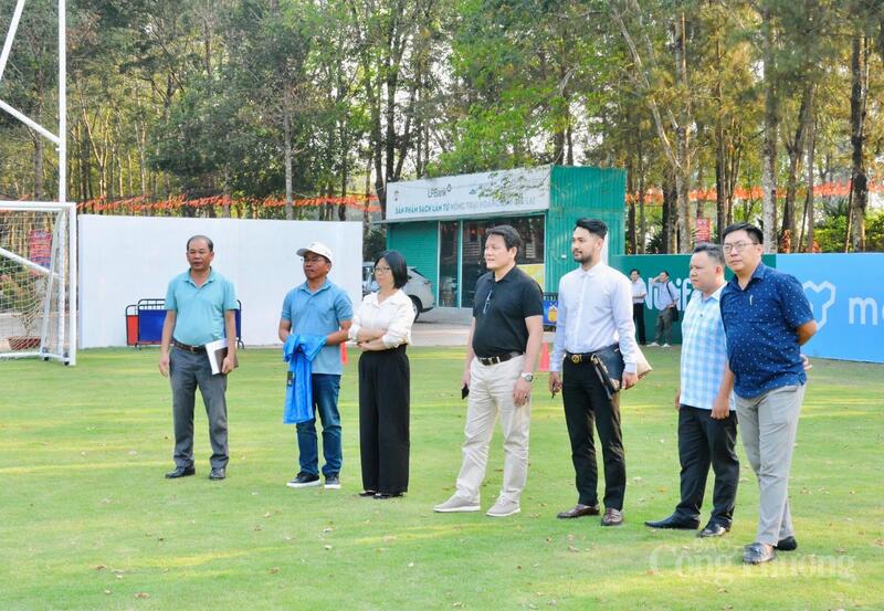 Đoàn công tác do Phó Chủ tịch UBND tỉnh Nguyễn Thị Thanh Lịch dẫn đầu đã trực tiếp khảo sát tiến độ chuẩn bị.