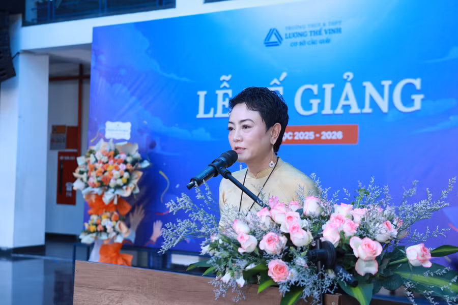 Cô Văn Thùy Dương căn dặn học sinh trước khi bước vào nghỉ hè và mùa thi vào lớp 10 THPT năm 2026. l19.jpg