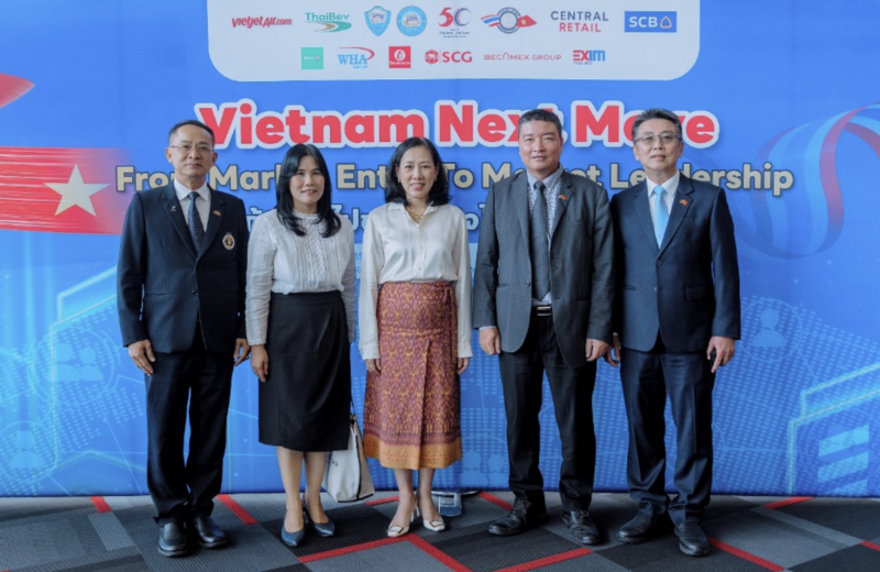 Thương vụ Việt Nam tại Thái Lan quảng bá môi trường kinh doanh, đầu tư Việt Nam tại Vietnam Next Move. Ảnh: LHP