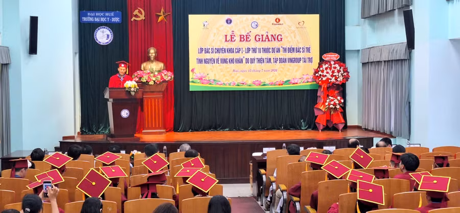 Học viên tốt nghiệp đại diện lớp phát biểu cảm nghĩ. z8044134368657-2d78a8161eaa6d196c50aa1500bd21db.jpg