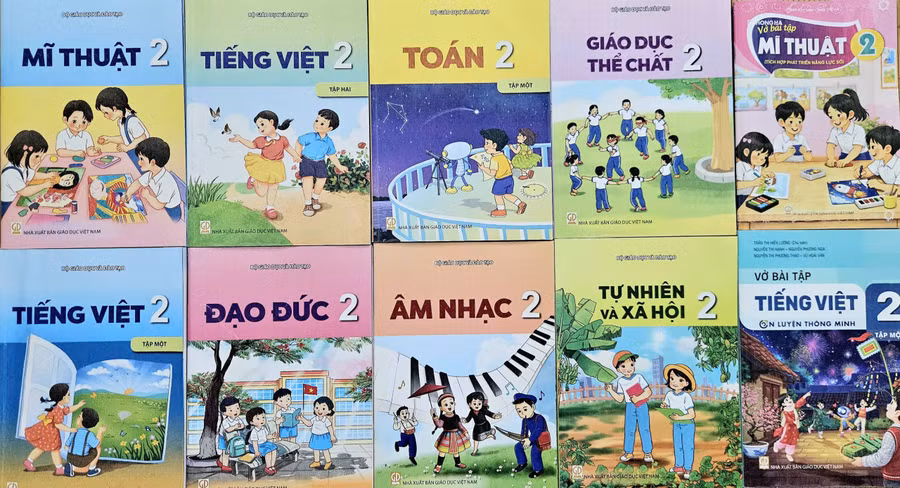 Năm học 2026-2027, học sinh phổ thông toàn quốc sử dụng chung một bộ sách giáo khoa thống nhất đã được Bộ GD&ĐT phê duyệt. Ảnh: Đình Tuệ. sach.jpg