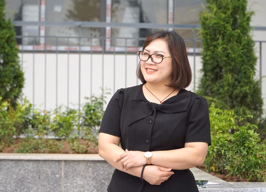 Bà Chử Thị Thu Hường – Hiệu trưởng Trường THCS Chất lượng cao Phan Bội Châu huong-1.jpg