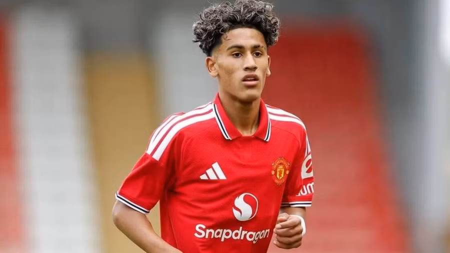 Rời Man United, tài năng trẻ JJ Gabriel gia nhập Barcelona?