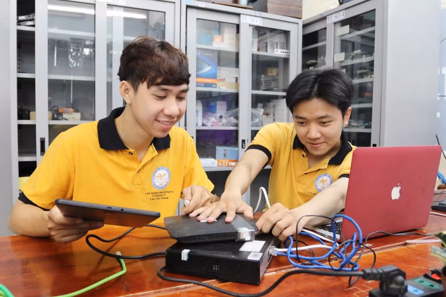 Sinh viên Trường Đại học Lạc Hồng. Ảnh: LHU