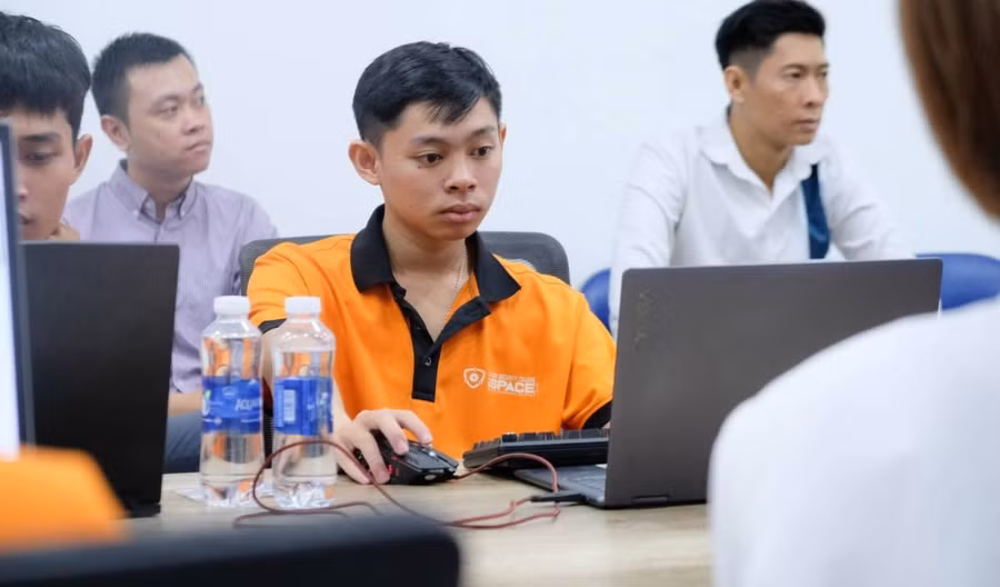 Thí sinh của đội Top1kThiCTF - Trường Cao đẳng An ninh mạng iSPACE tham gia cuộc thi Sinh viên An ninh mạng 2026. 6-1200x800.jpg