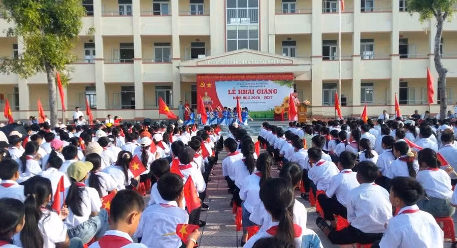 Trường THCS Vạn Lộc 2 (Thanh Hóa) khai giảng năm học mới. Ảnh: NTCC