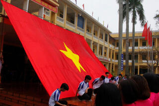 Bồi đắp lòng yêu nước cho học sinh qua chuyên đề ‘Lịch sử lá cờ Tổ quốc’