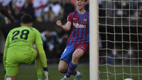 Aubameyang ghi hat-trick, Barca đè bẹp Valencia để vào tốp 4
